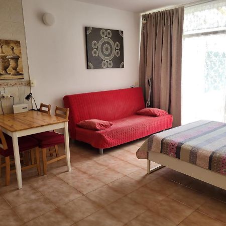 ארונה Studio With Garden מראה חיצוני תמונה