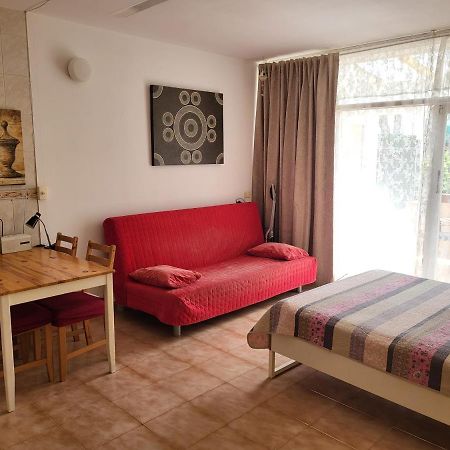 ארונה Studio With Garden מראה חיצוני תמונה