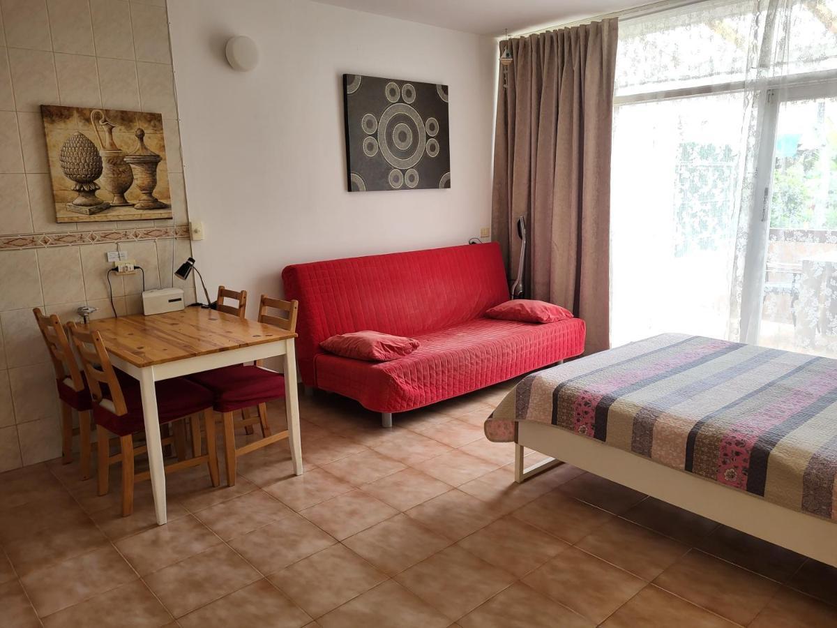 ארונה Studio With Garden מראה חיצוני תמונה