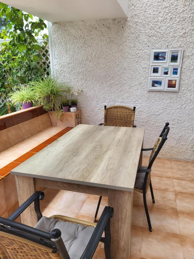 ארונה Studio With Garden מראה חיצוני תמונה