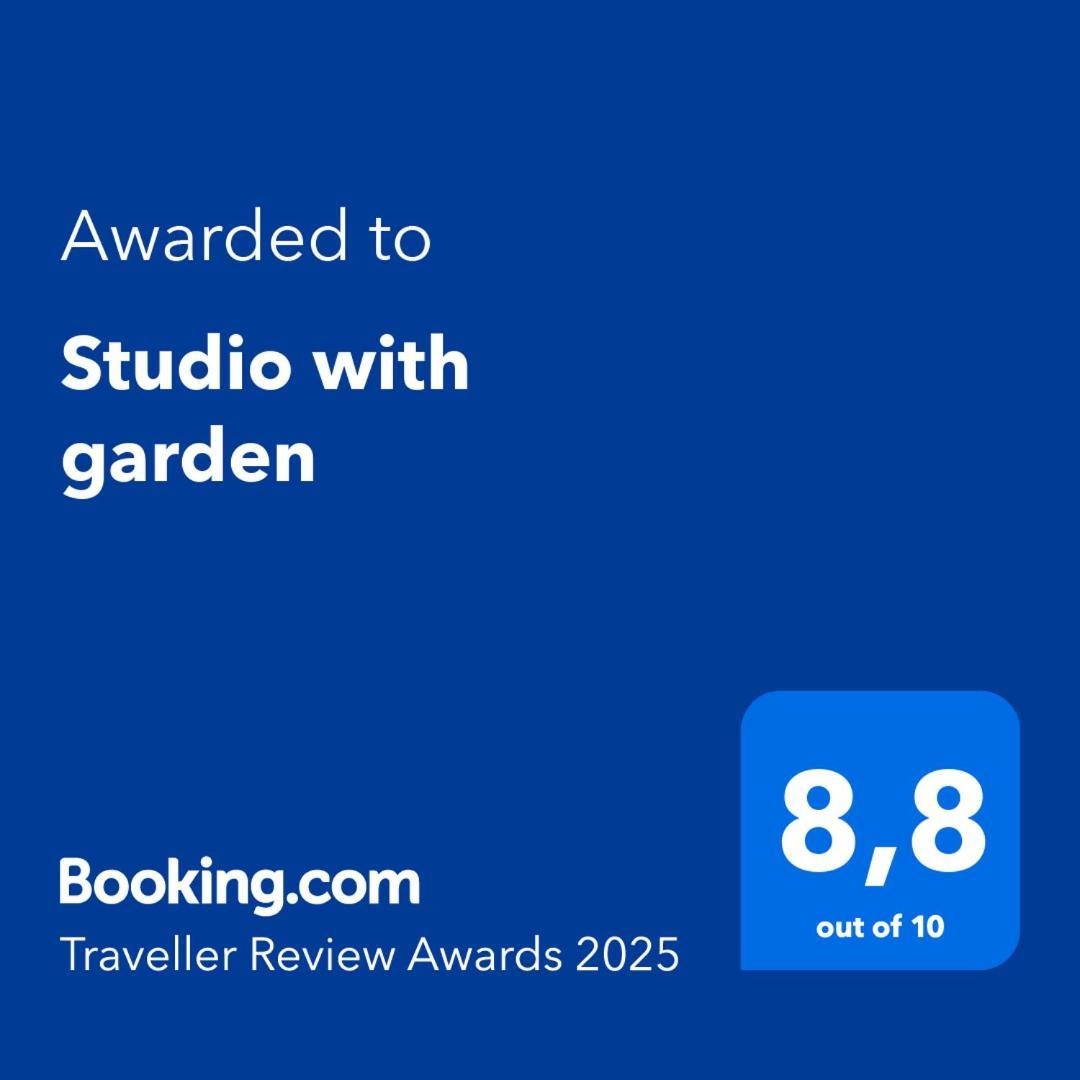 ארונה Studio With Garden מראה חיצוני תמונה